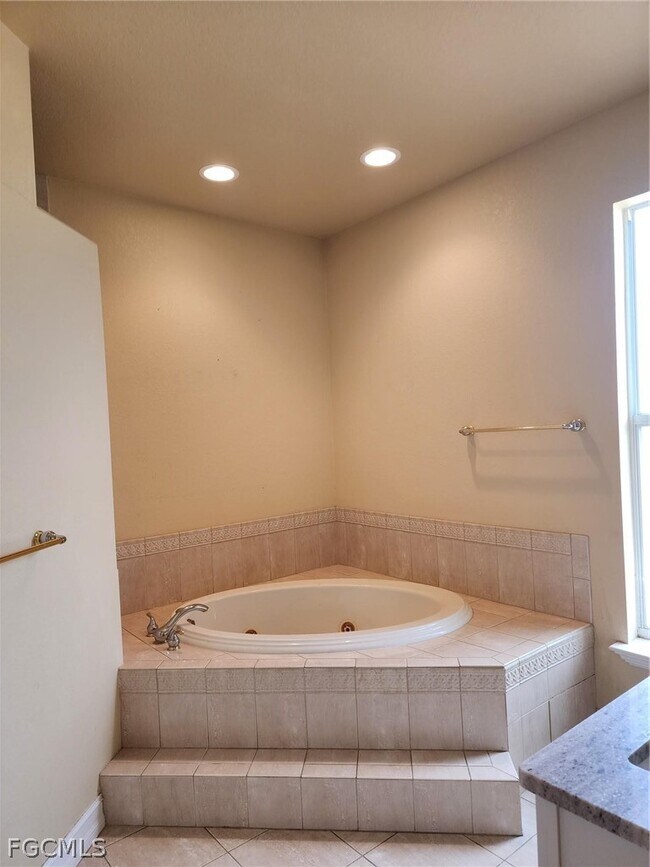 Building Photo - 25211 Roland Ln