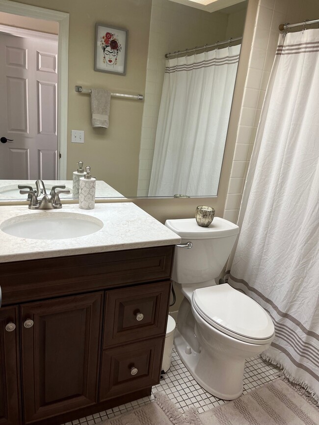 Bathroom 1 - 950 E Wilmette Rd