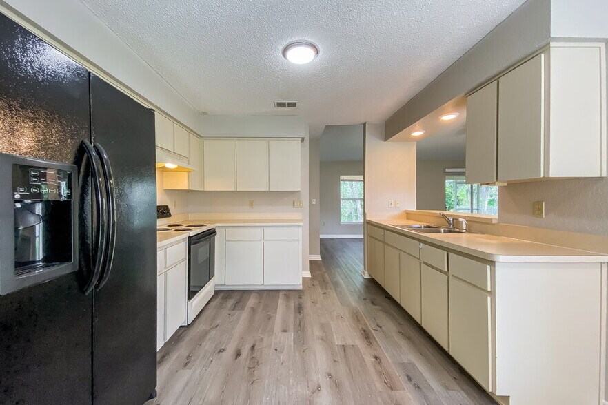 Building Photo - 3352 Bluestone Ave