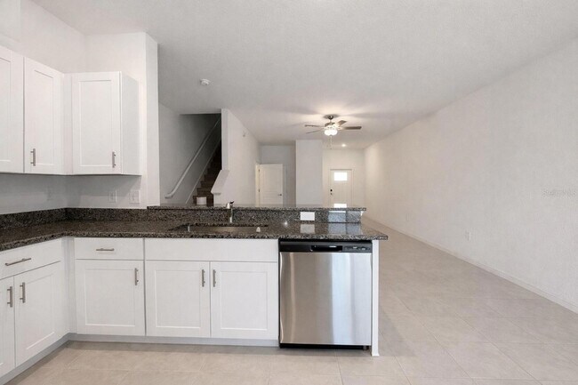 Building Photo - 6090 Shiner St