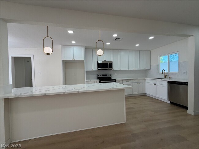 Building Photo - 1317 Pyramid Dr