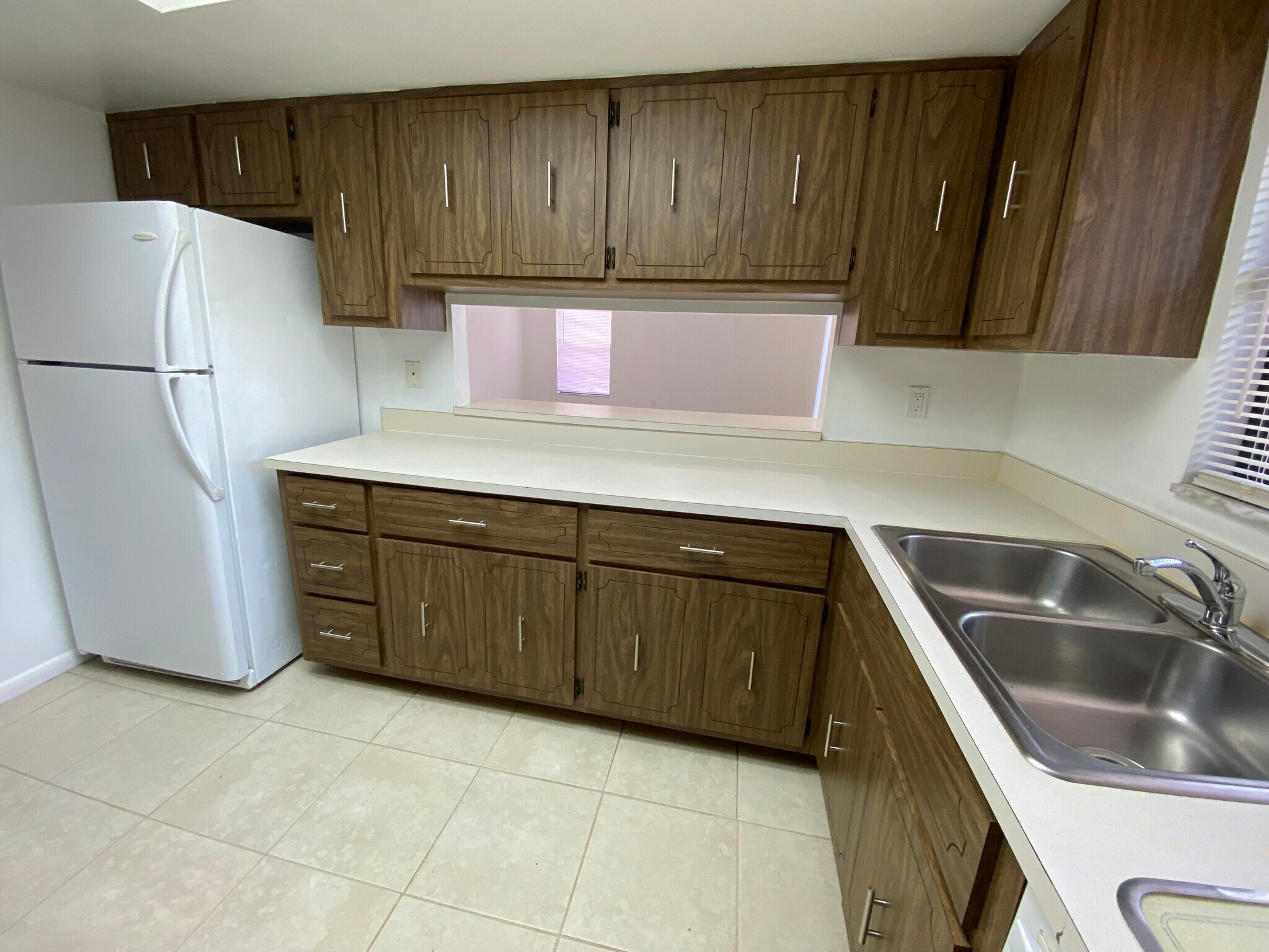 Building Photo - 513 SE 24th Ave