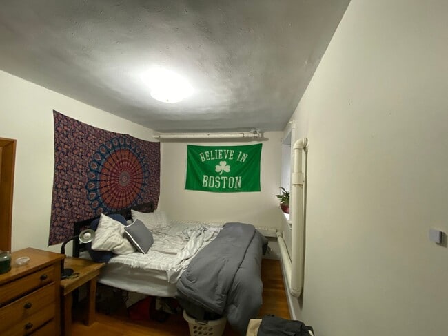 Building Photo - Large ground level 1 bed in a prime location in Brookline!