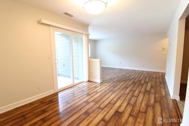 Building Photo - 3123 Sayre Dr