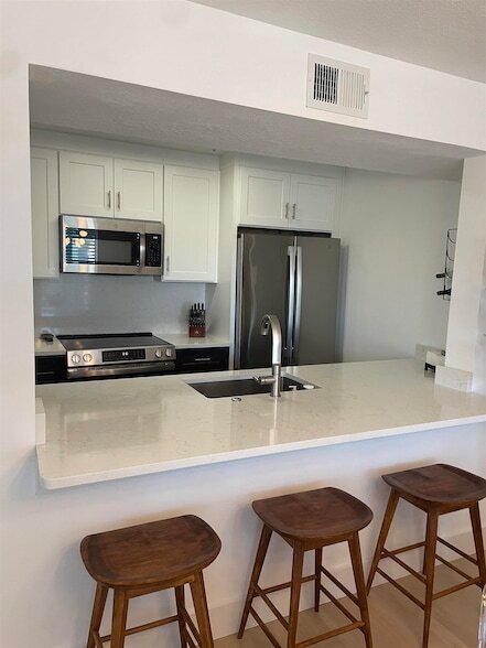 Building Photo - 204 16th St