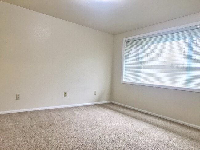 Building Photo - Updated country living