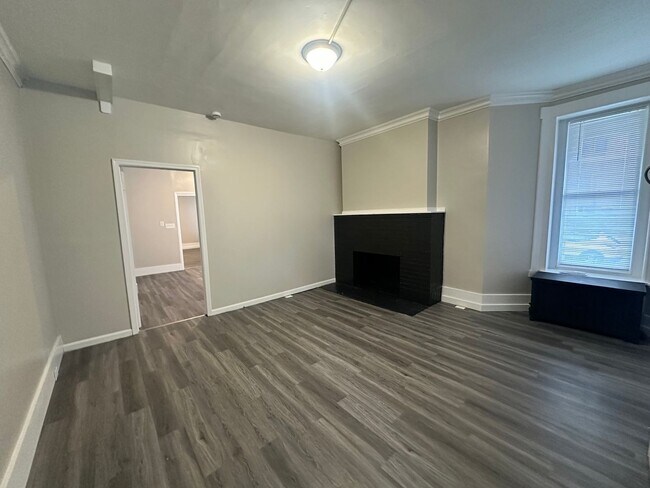 Building Photo - 832 N 5th St