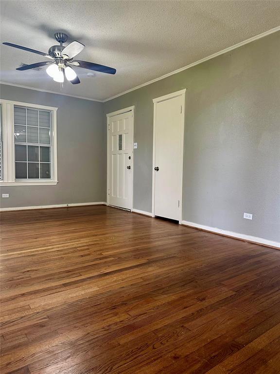 Building Photo - 2303 Oaklawn Dr