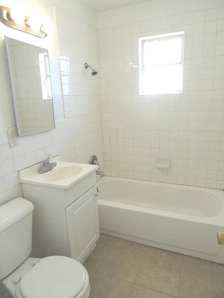 Bathroom - 2612 E Alta Vista Rd
