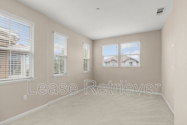Building Photo - 2631 Clarita Dr