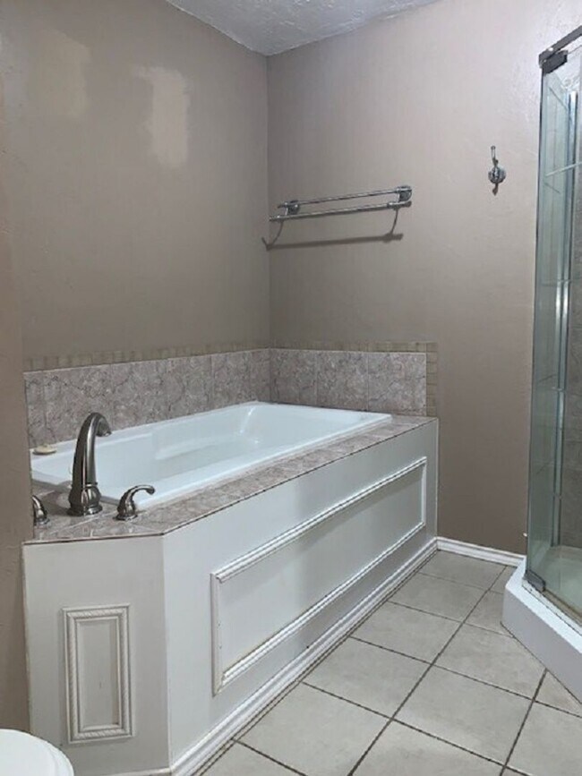 Building Photo - 5005 SE Kincaid Ave