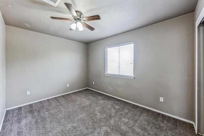 Building Photo - 1009 Gentry Dr