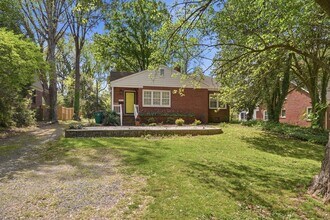 Building Photo - Charming 2BR Home with Modern Updates in Prime Charlotte Location