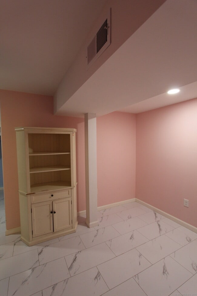 Building Photo - 44 Rosemary Ln