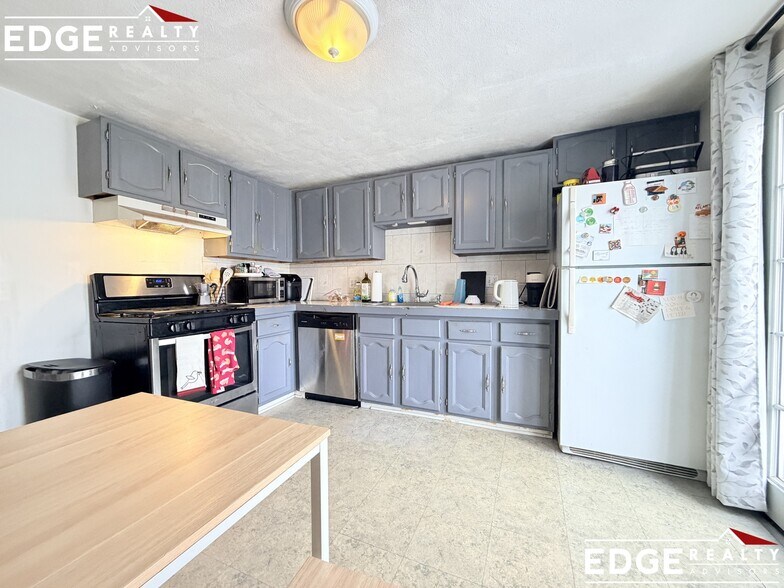 Building Photo - 7 Cottage St