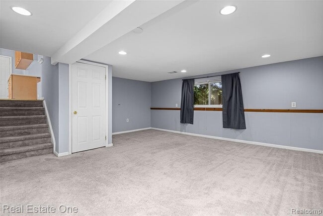 Building Photo - 348 Decca Dr