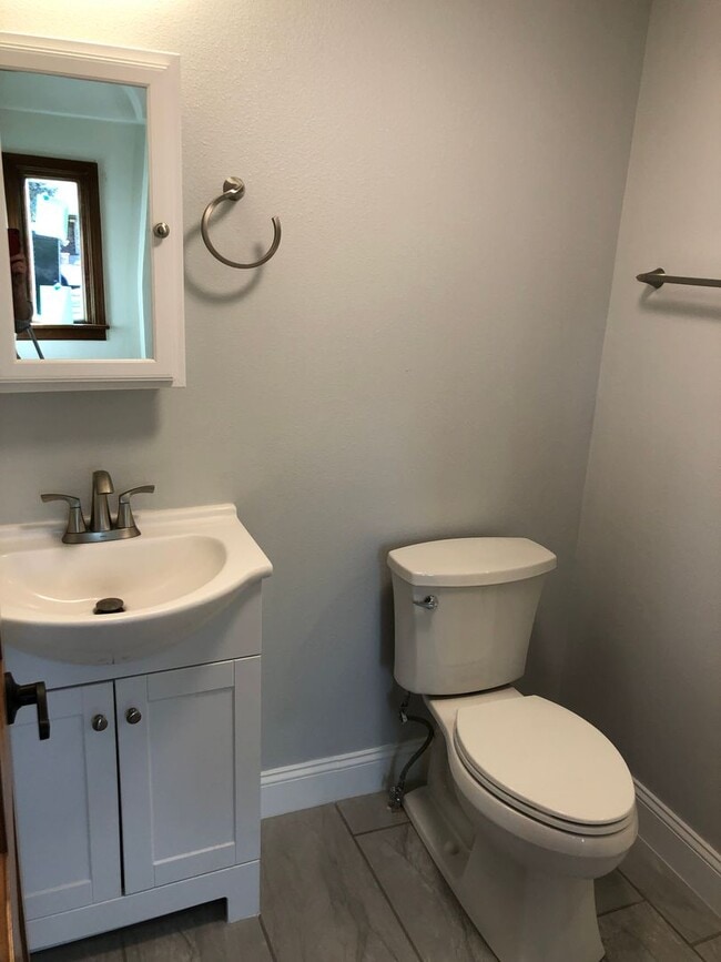 Building Photo - ALL PROSPECTIVE TENANTS MUST SUBMIT A $58 NON-REFUNDABLE APPLICATION FEE PER APPLICANT ONLINE AND...