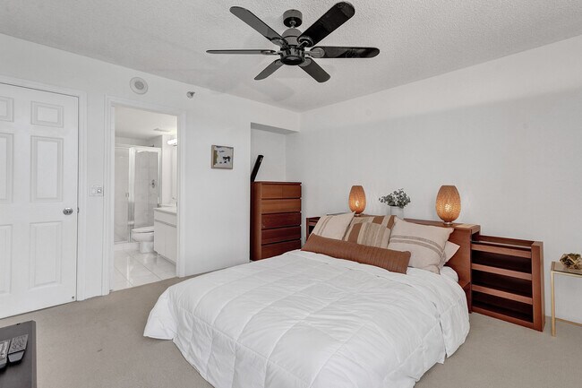 Building Photo - 3500 Mystic Pointe Dr