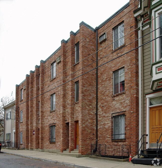 Oregon Mews 389 Oregon St Cincinnati OH 45202 Apartment Finder