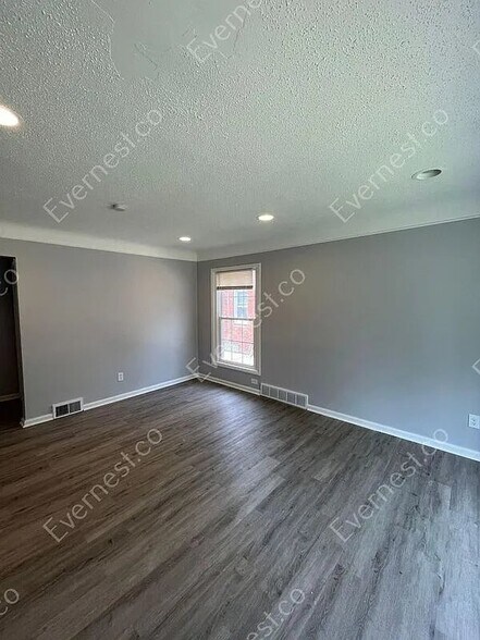 Building Photo - 14233 Piedmont St