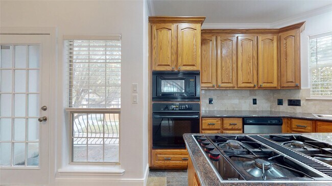 Building Photo - 328 Malone St