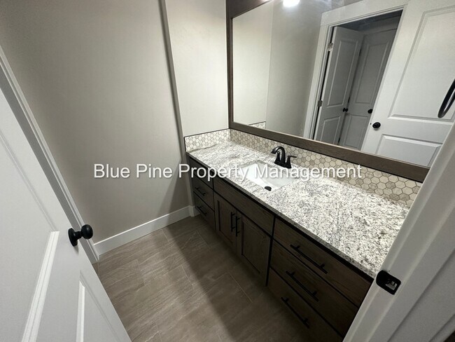 Building Photo - 679 Sterling Dr