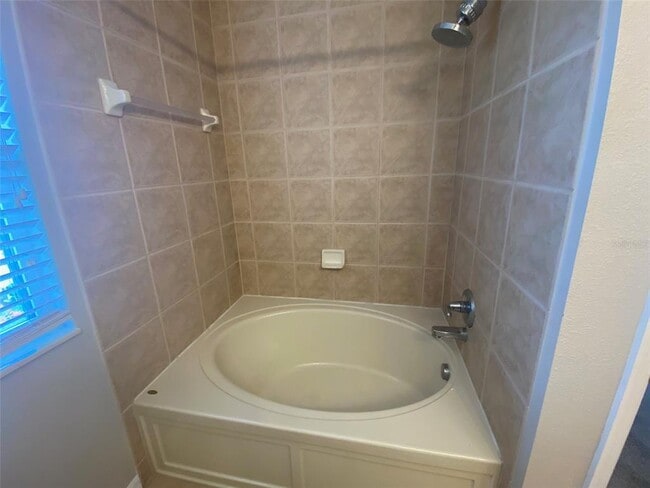 Building Photo - 2721 Retreat View Cir