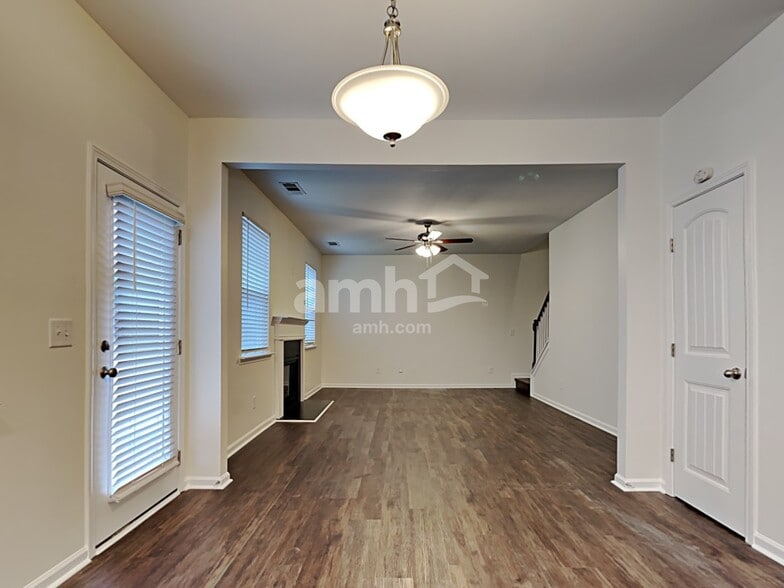 Building Photo - 515 S Fortune Way