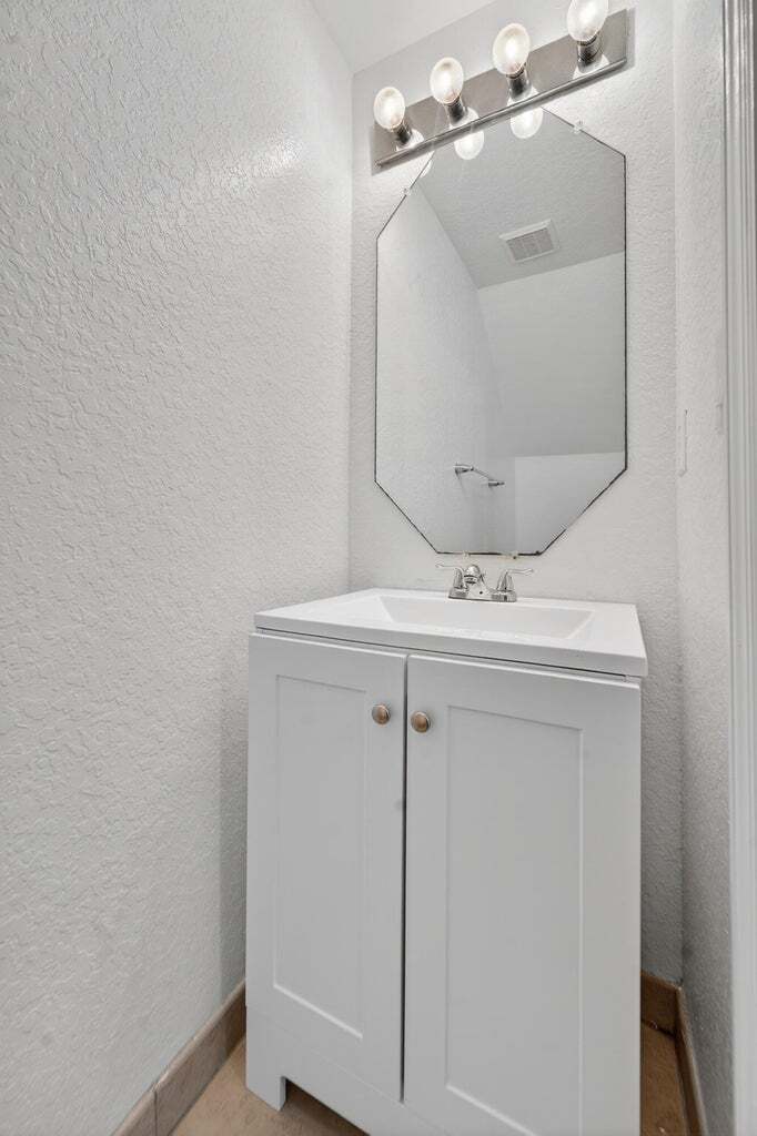 Building Photo - 3635 Sonoma Dr