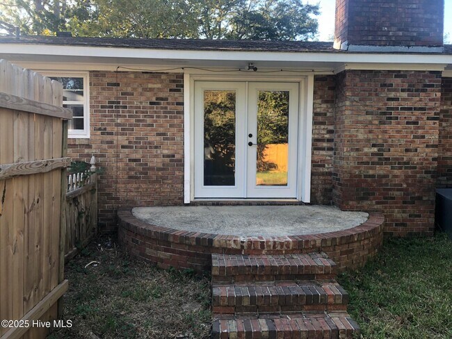 Building Photo - 3223 Chalmers Dr