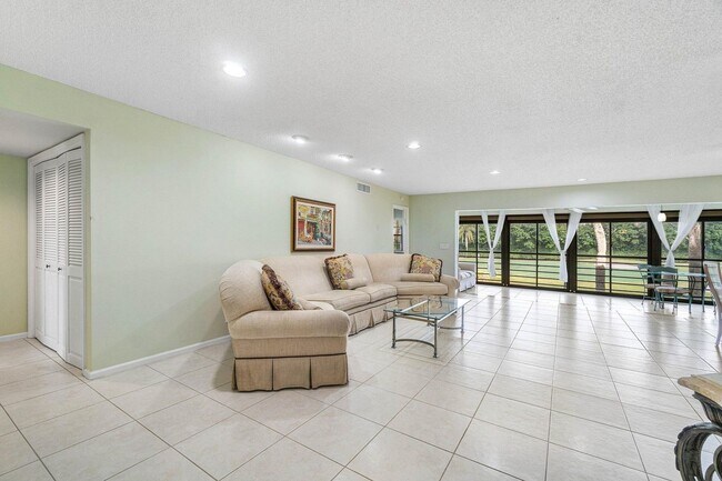 Building Photo - 6446 Aspen Glen Cir