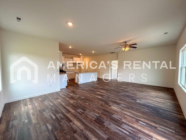 Building Photo - Modern Two Story Living in Doss Ferry - Available NOW!!