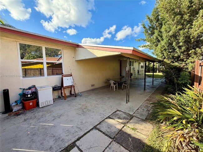 Building Photo - 45 SE 14th St