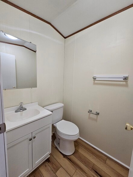 Building Photo - 5687 Lowell Rd