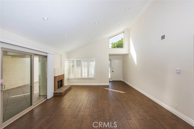 Building Photo - 1 Navarre