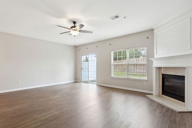 Building Photo - 372 Azalea Cir