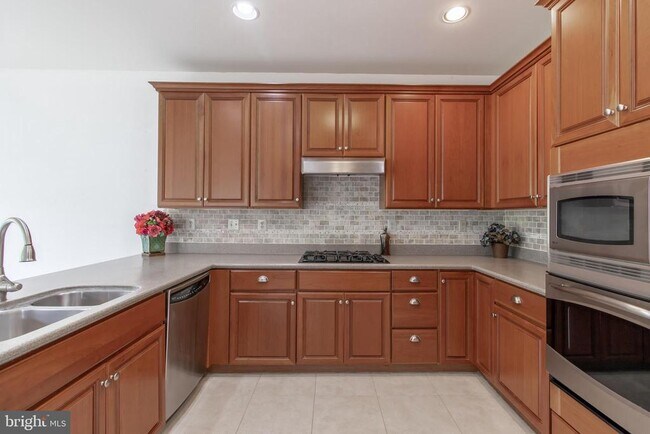 Building Photo - 17 Landon Way