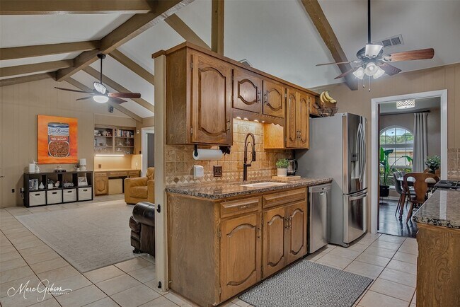 Building Photo - 7440 Camelback Dr