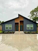 Entrance - 3108 Mill St