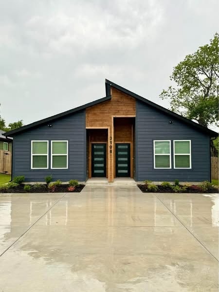 Entrance - 3108 Mill St