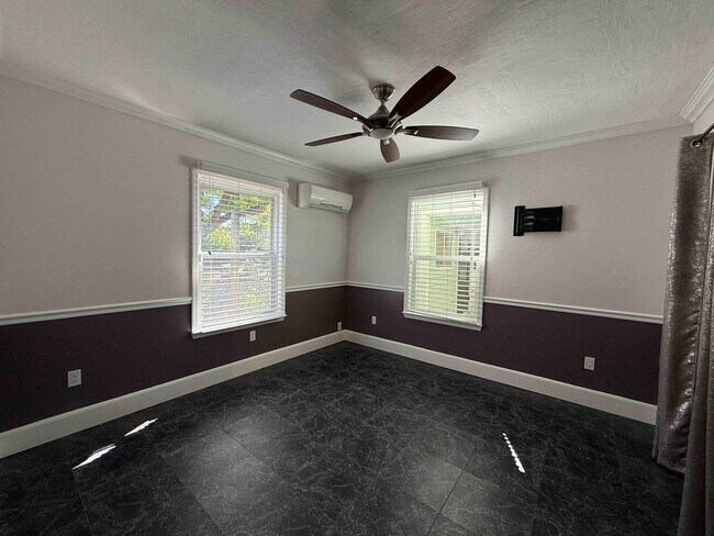 Building Photo - Charming Land Park 2 Bedroom