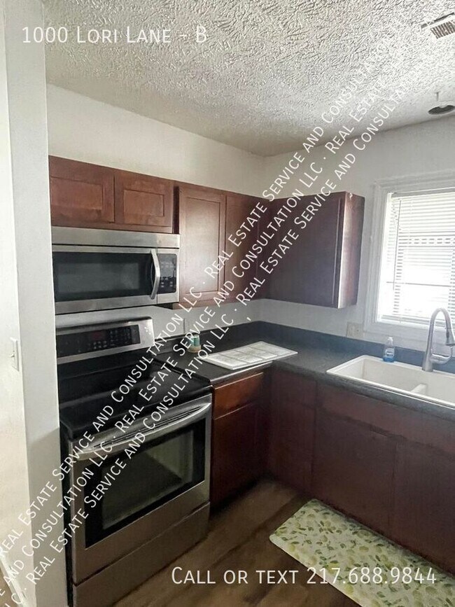 Building Photo - 1000 Lori Ln