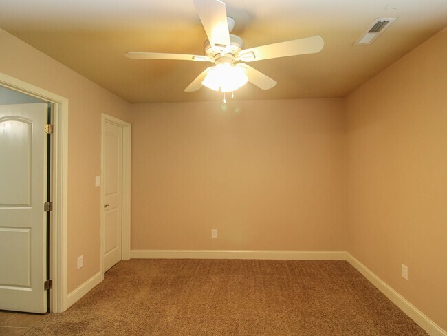 Building Photo - 4 Bedroom Home  in Athens City!