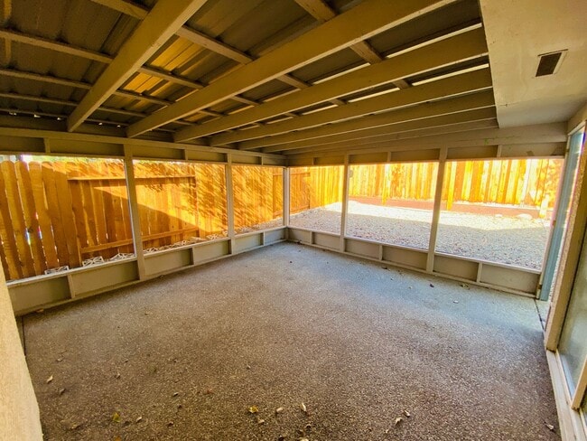 Building Photo - 3 Bedroom Home in Hampton Oaks