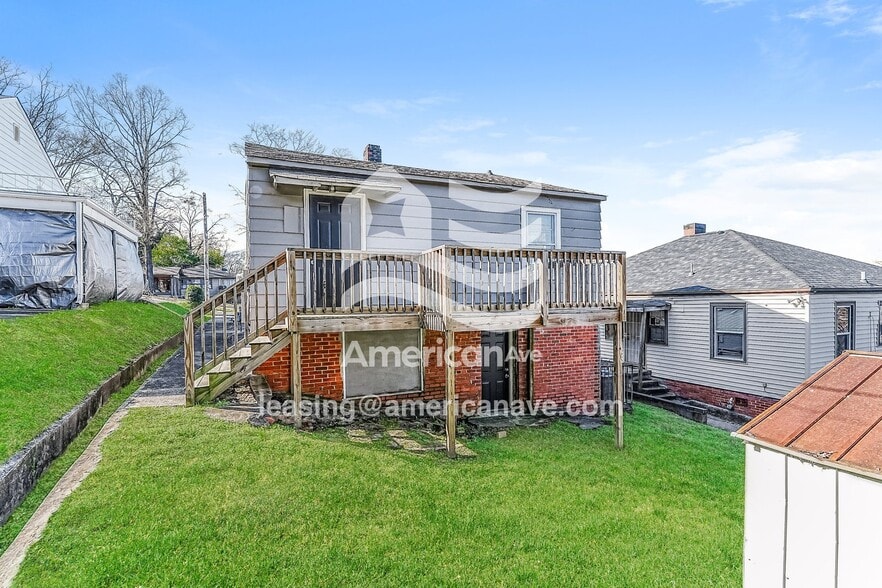 Building Photo - 707 19th St S