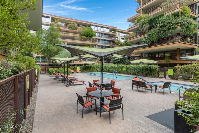 Building Photo - 7121 E Rancho Vista Dr