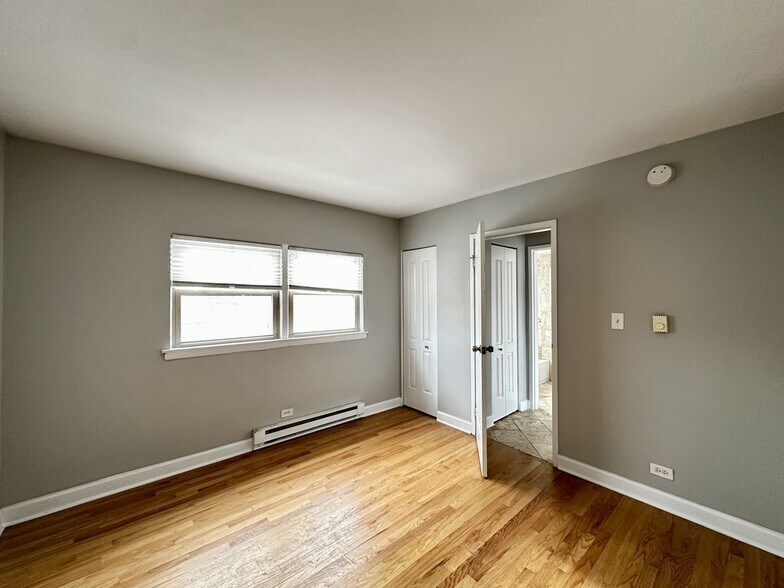 Building Photo - 7628 N Milwaukee Ave