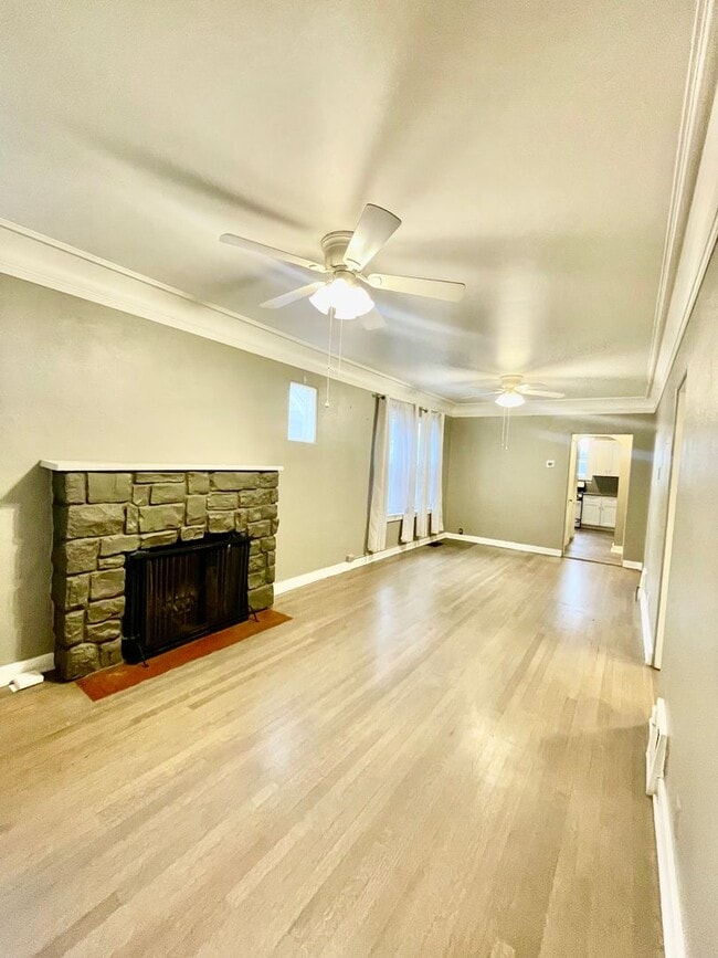 Building Photo - This beautiful 3-bedroom (2 conforming and...
