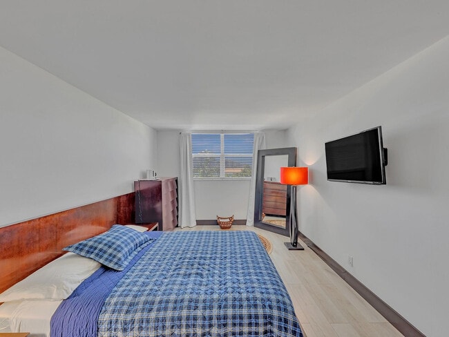 Building Photo - 1421 S Ocean Blvd