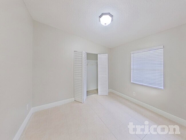 Building Photo - 1751 Shady Leaf Dr